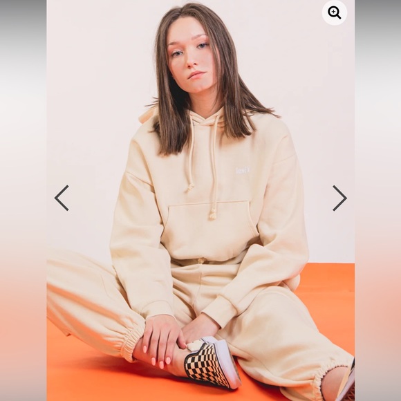 Levi’s Laundry Day Hoodie in Light Pink - Picture 6 of 6